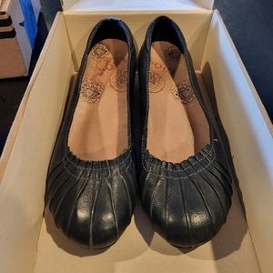 Taos Calypso Black leather close toed heels EU 37 US 6